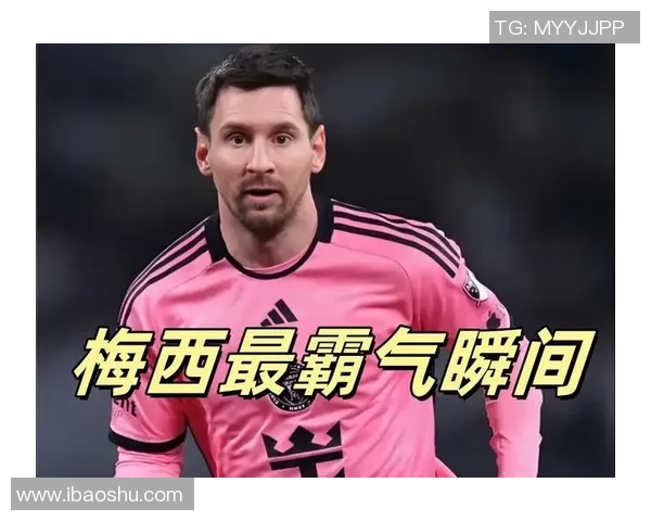 足球明星身着纯白西装展现优雅风采的精彩瞬间